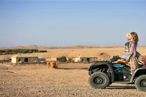 Marrakech: Giro nel deserto di Agafay in quad e cammello con cena spettacolo