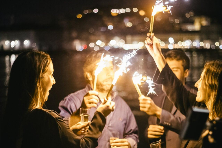 Lisbona: Crociera di Capodanno con Open Bar, DJ e fuochi d&#039;artificioSolo crociera di Capodanno