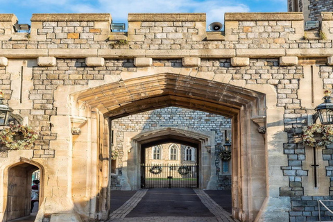 Cardiff: Stonehenge & Windsor Castle Day Trip with Guide