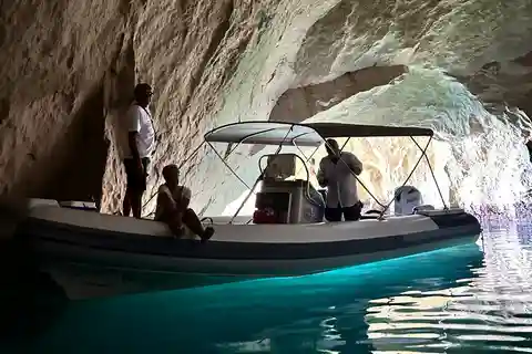 Marzamemi: Vendicari Plemmirio & Siracusa Caves Private Tour