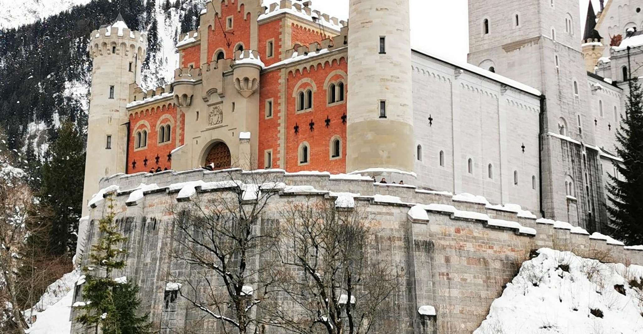 Munich: Neuschwanstein by Bus & Opt. Munich Xmas Market Tour photo 6