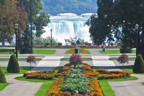 Tour privato di lusso alle Cascate del Niagara, barca, viaggio e SkylonTour privato delle Cascate del Niagara con la crociera sulla città di Niagara