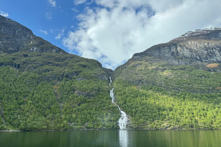 Passeio de bicicleta elétrica em Geiranger, Noruega