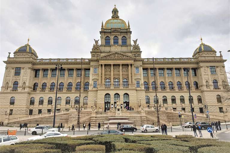 Praga: castillo, museo nacional y antiguo ayuntamiento