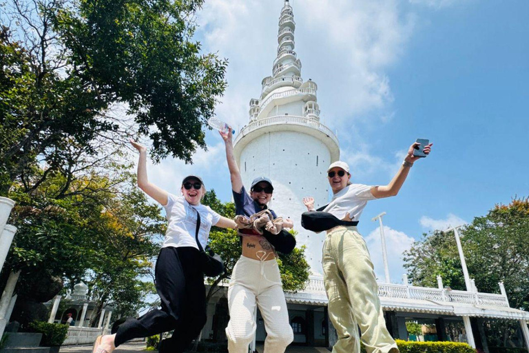 Sri Lanka 4-Day Round Tour (Adam’s Peak Hike and Ella Drop)