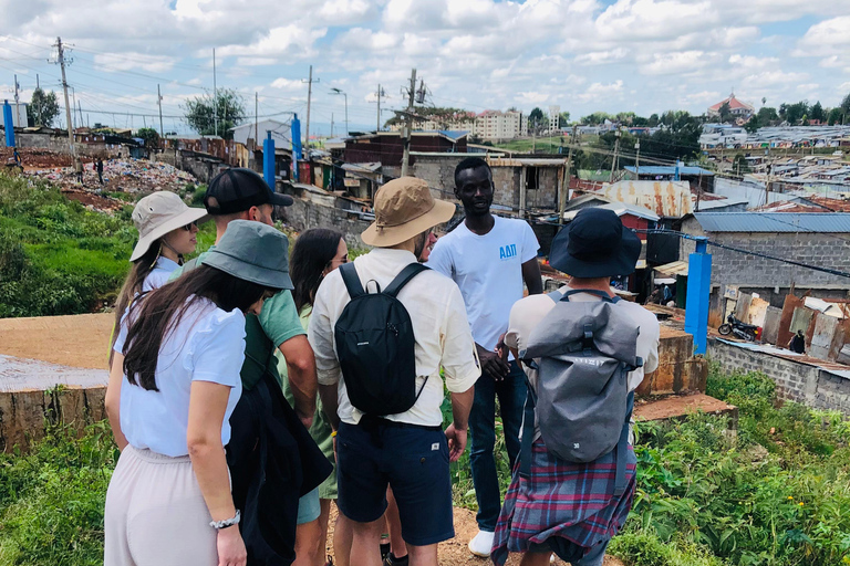 livlig tur i kiberas slumrundtur i slummen i livfulla Kibera