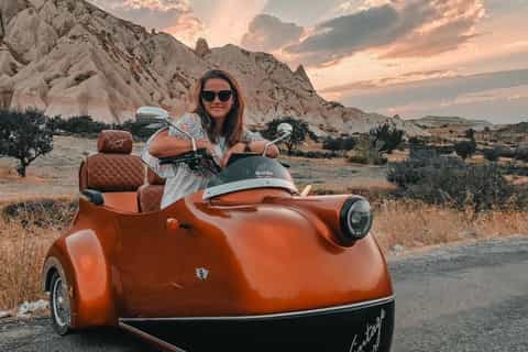 Cappadoce : balade en trike vintage au coucher du soleil