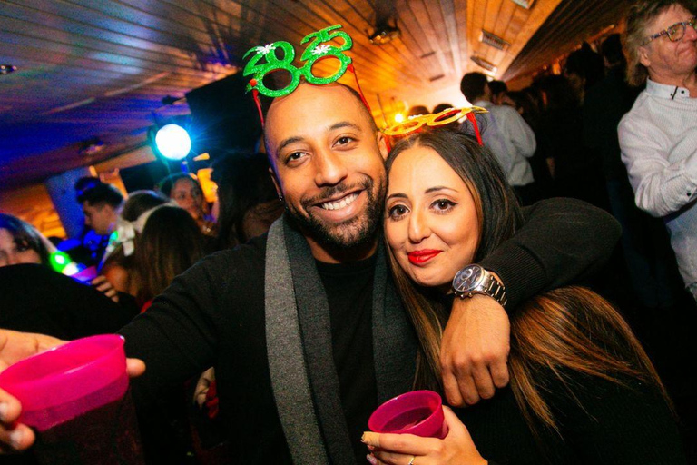 Budapest: New Year Boat Party Cruises with Unlimited DrinksSip &amp; Sail New Year&#039;s Day Premium Package