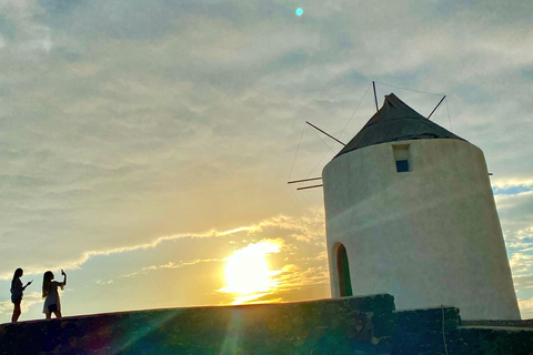 Santorini: Private Jeep Tour to Island Highlights