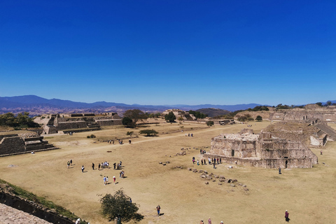 Excursión guiada de día completo por la Ruta de Monte AlbánEntradas y comida incluidas