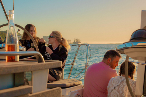 Lisbon: 2H Sunset Boat Cruise Tour with Drinks