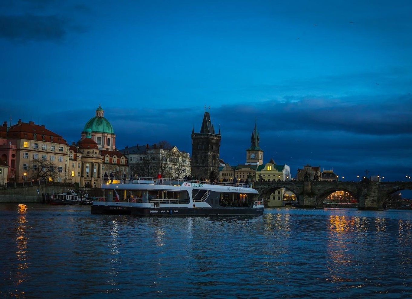 Prag: 50-minutters sightseeing-krydstogt om aftenen