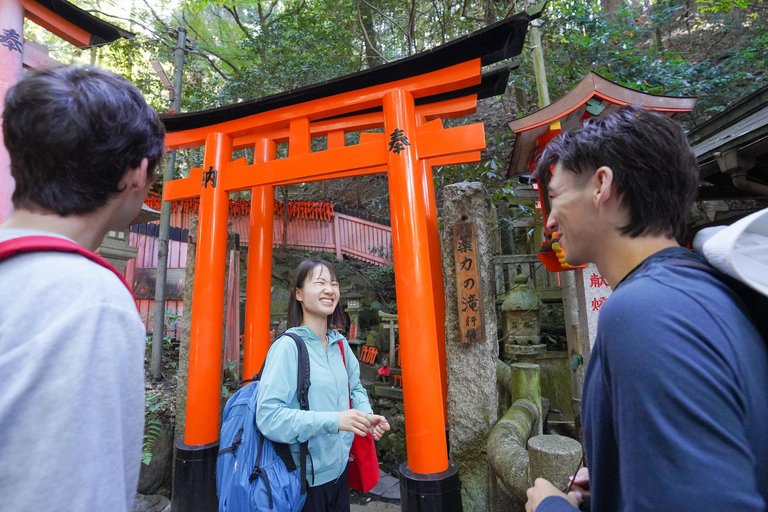 Kioto: tour de senderismo oculto de 3 horas por el santuario Fushimi Inari