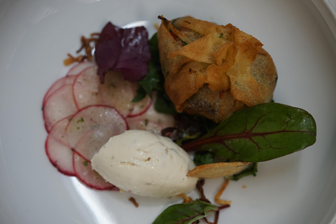 عشاء رومانسي على ضوء الشموع مع كريمون، 5 أطباق مع النبيذتناول الطعام