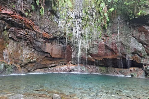 Madeira: Geführte Wanderung durch Rabaçal, Risco und 25 Fontes