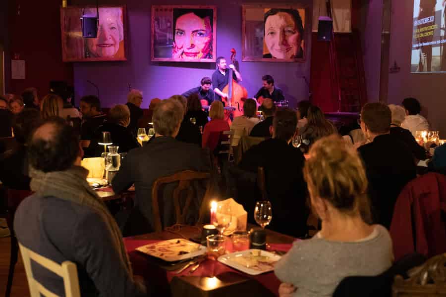 Venedig: Live-Konzert mit Abendessen oder Aperitif im LL JAZZ Club. Foto: GetYourGuide Venedig: Live-Konzert mit Abendessen oder Aperitif im LL JAZZ Club. Foto: GetYourGuide