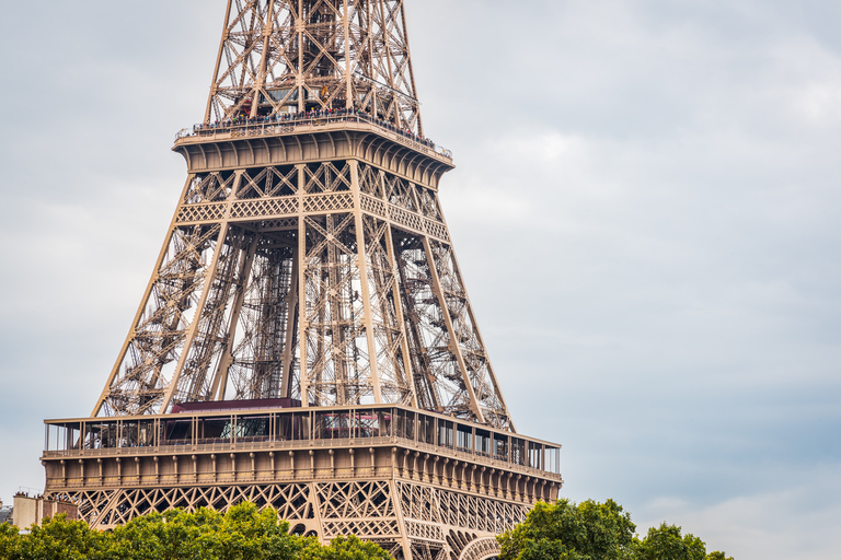 Paris - Eiffeltornet Eiffeltornets hiss 2:a våningen och tillträde till toppen