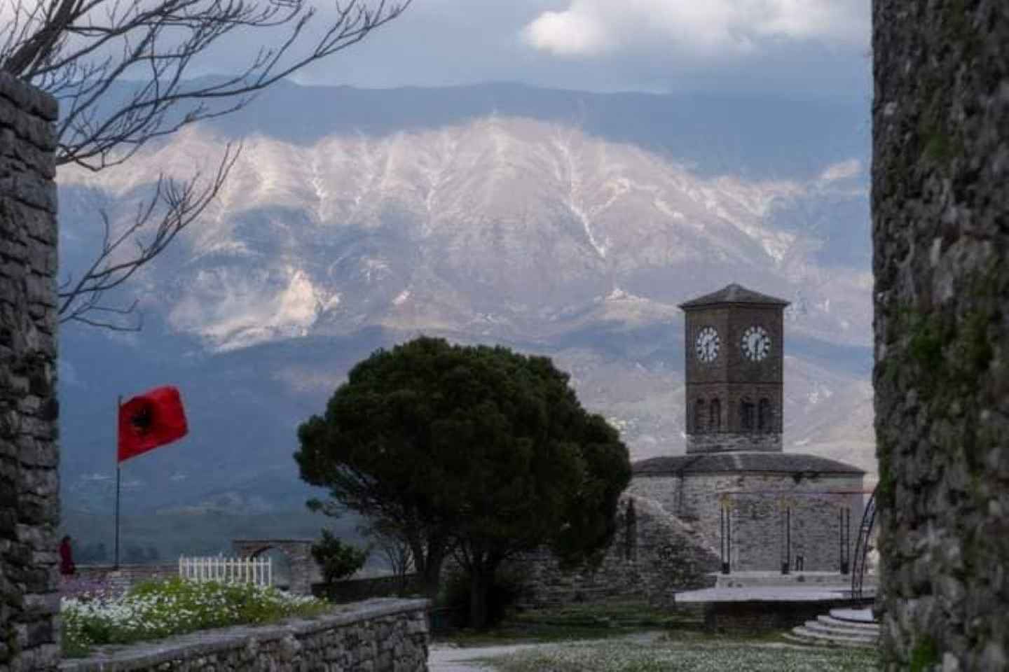Da Tirana a Gjirokaster: gita giornaliera nella città incantata