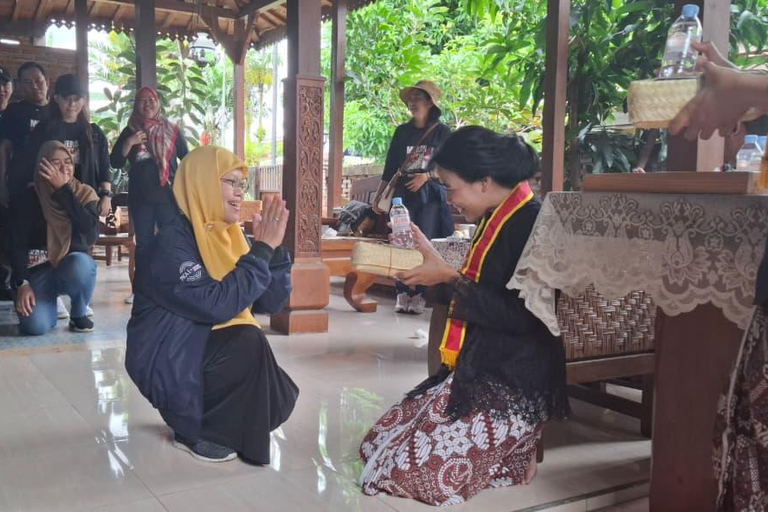 Yogyakarta: Javanese Tea Ceremony in Patehan Noble Residence