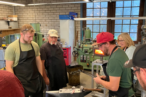 Münsingen/Bern: Knife forging event, a unique and exciting experience Münsingen/Bern: Knife-making event, a unique and exciting experience