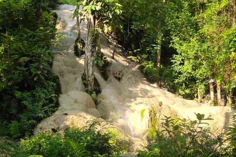 Jazda na rowerze, świątynia Sticky Waterfalls i lokalny targ + lunch