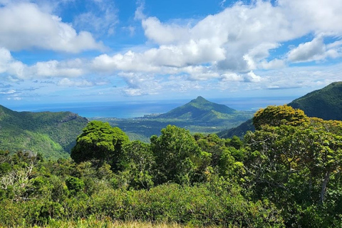 Mauritius : South-West Horse Riding Tour with Lunch Nature & Adventure: South-West Horse Riding Tour with Lunch