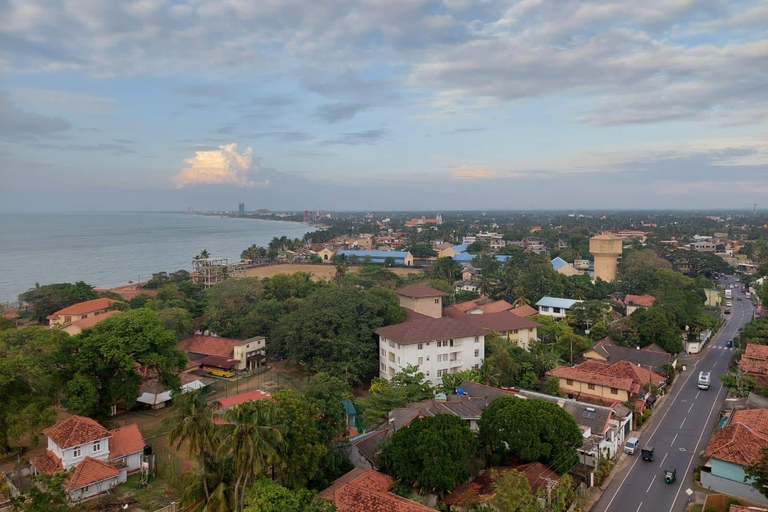 Negombo: Guided Walking Tour & Complimentary Accomodation