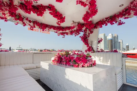 Dubai Marina: Privat yacht-tur med blomst og brunch