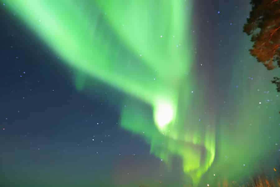 Von Rovaniemi aus: Aurora Borealis Trip in Lappland Lakeside. Foto: GetYourGuide
