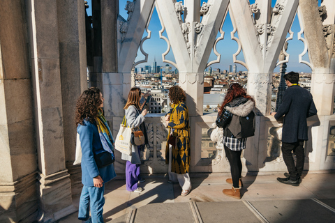 Milão: Visita guiada aos telhados do Duomo e à catedral com ingressosMilão: Visita guiada em inglês aos telhados do Duomo e à Catedral