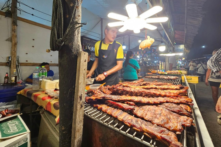 Khaolak: visita guiada com petiscos e show de cabaréKhaolak: Tour guiado com petiscos e show de cabaré