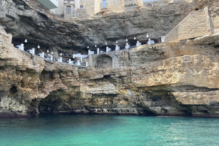 ساحل وكهوف بولينيانو: جولات بالقوارب والمشروبات والسباحة والموسيقى والمرحساحل بولينيانو والكهوف: