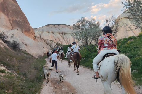 Capadocia: paseo a caballo, magia de unicornios y senderos ocultosTour de 1 hora durante el día