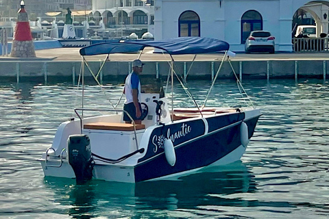 ماربيا: تأجير قوارب بدون ترخيص لمشاهدة الدلافينإيجار لمدة 30 دقيقة