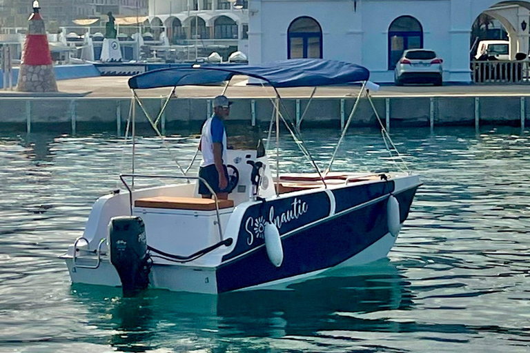 ماربيا: تأجير قوارب بدون ترخيص لمشاهدة الدلافينإيجار لمدة 30 دقيقة