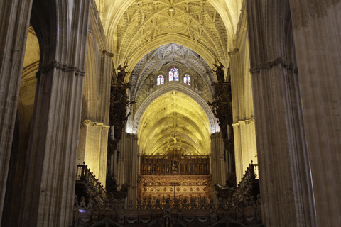 Sewilla: Katedra i Giralda - wycieczka z przewodnikiem bez kolejkiFrancuska wycieczka