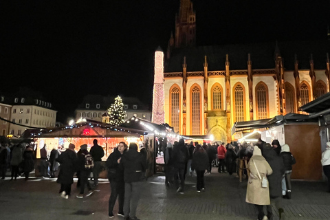 Enjoyable Advent tour: champagne, cookies & mulled wine in Würzburg Advent tour: Sparkling wine, cookies, mulled wine, and stories (German)