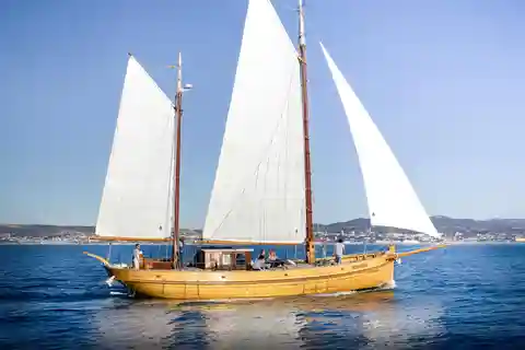 Dagssejlads i hjertet af Calanques med måltid