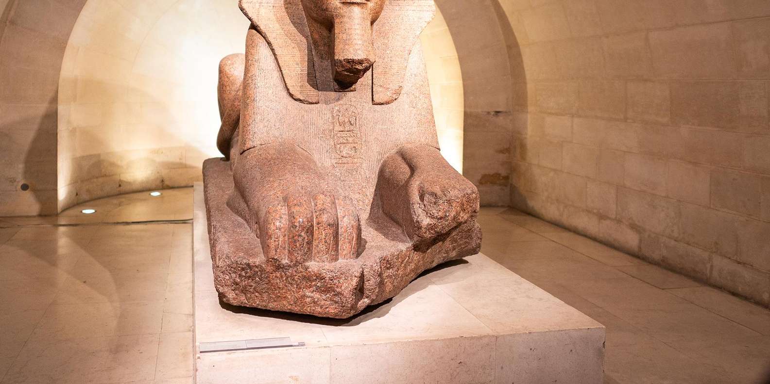 Paris: Senior-Friendly Louvre Museum Highlights Private Tour