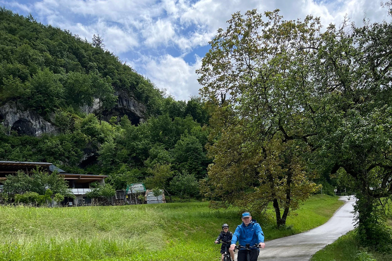 من بليد: رحلة ذاتية التوجيه بالدراجة الإلكترونية إلى منتزه تريغلاف الوطني
