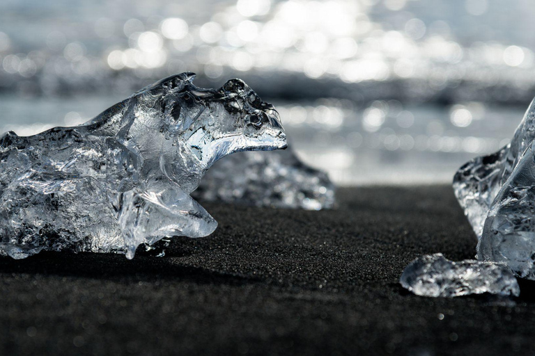 Południowe wybrzeże Islandii. Czarna plaża, glaсier, wodospady...