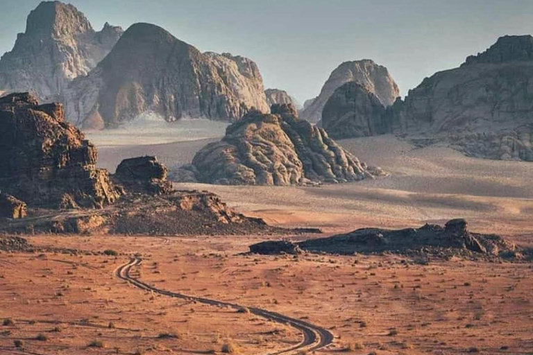 瓦迪拉姆沙漠探险之旅：超越地平线2-Hour 4x4 Safari