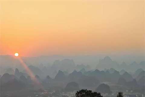 Guilin: Xianggong Hill, Li River Cruise and Show Tour