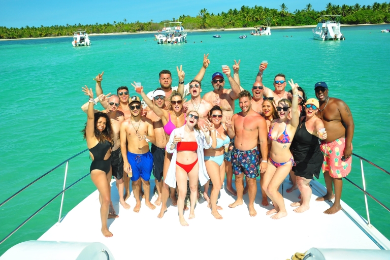 Punta Cana: Prywatny rejs statkiem z napojami i przekąskamiPunta Cana: Imprezowa łódź, nurkowanie z rurką i naturalny rejs po basenie