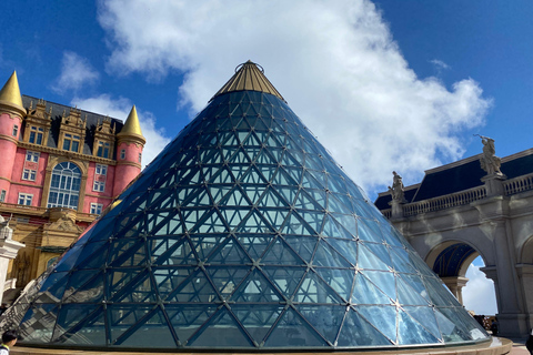 Bà Nà Hills: Highlights Tour with Guide and Cable Car Ride Group Tour to Bana hills with good English speaking guide