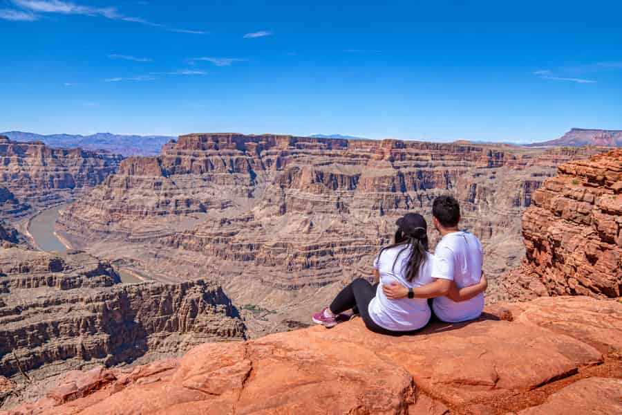 Las Vegas: Grand Canyon West, Hoover Dam, 7 Magic Mountains & kostenloses W-LAN. Foto: GetYourGuide Las Vegas: Grand Canyon West, Hoover Dam, 7 Magic Mountains & kostenloses W-LAN. Foto: GetYourGuide