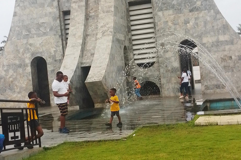 Accra: Traditionelle Ga-Namensgebungszeremonie +Stadtführung