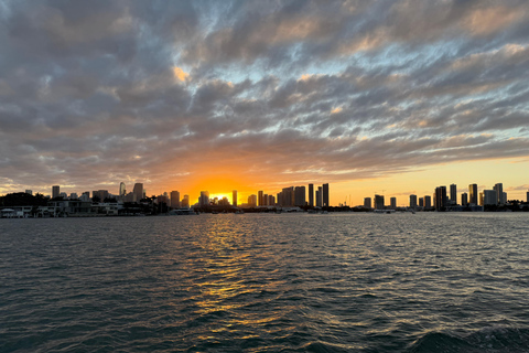 Miami Sunset Boat Tour: Celebrity Mansions & Skyline