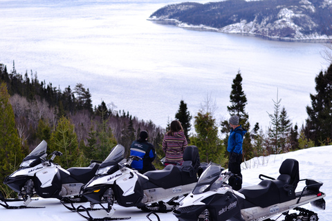 Quebec: Spedizione in motoslitta nel fiordo di SaguenaySpedizione in motoslitta in solitaria