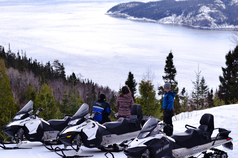 Québec : Expédition en motoneige dans le fjord du SaguenayExpédition en solitaire en motoneige